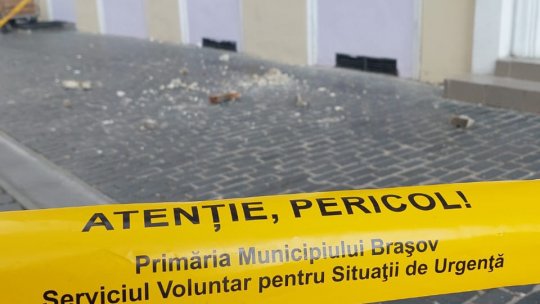 Strada Republicii: Atenție, cad țigle!