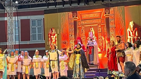 "Aida" a adunat mii de brașoveni în Piața Sfatului