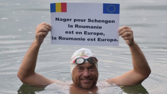 Sportivul Avram Iancu a înotat 170 de km pe fluviul Rin şi a ajuns la Basel. Și-a propus o cursă de 1.000 de km