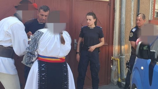 Aplicația de pe telefon l-a dat de gol! A furat bunuri de la membrii unui ansamblu folcloric