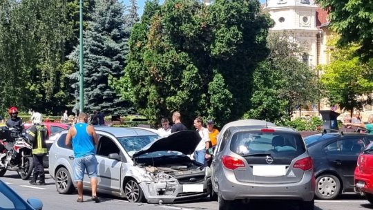 Trei mașini implicate într-un accident la Modarom