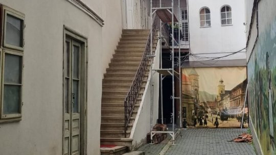 Acces limitat pentru persoanele cu dizabilități în instituțiile care funcționează în clădiri monument istoric