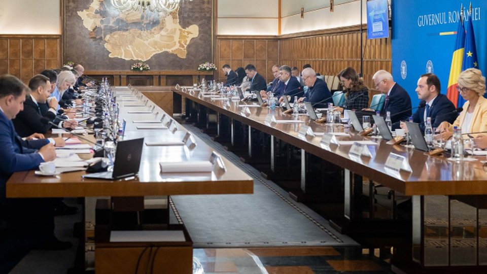 Guvernul va lucra săptămâna aceasta pentru a definitiva cele două acte normative menite să reducă deficitul bugetar