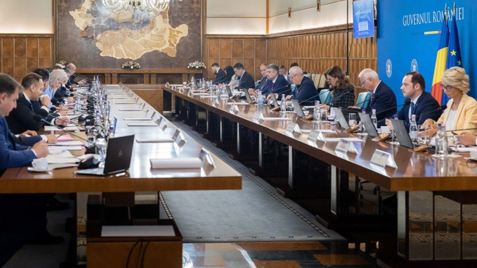 Guvernul reia discuţiile despre măsurile privind echilibrarea bugetului
