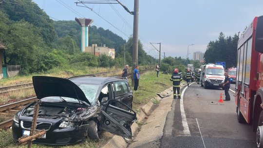 O persoană încarcerată în urma unui accident rutier pe Calea București