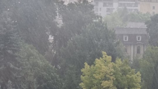 Brașovul, sub cod portocaliu de averse torențiale