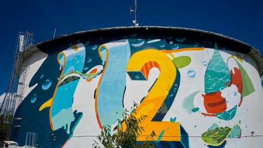 Mesaj către brașoveni legat de risipa de apă, transmis prin intermediul artei murale