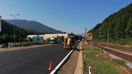 Circulați cu prudență pe DN1, între Brașov și Cotul Donului. Se refac marcajele rutiere