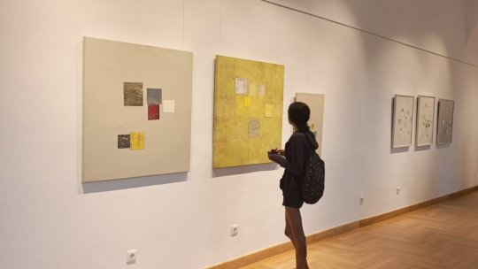 "Geometria gestului", expoziția care se transformă sub ochii vizitatorilor