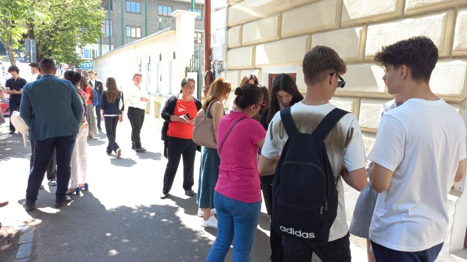 Metodologia-cadru de acordare a burselor şcolare, trimisă la Monitorul Oficial