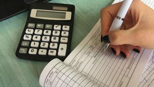 Salariul mediu net din România a scăzut în luna iulie