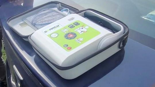 Polițiștii au găsit, cu ajutorul a doi brașoveni, defibrilatorul furat din Livada Poștei