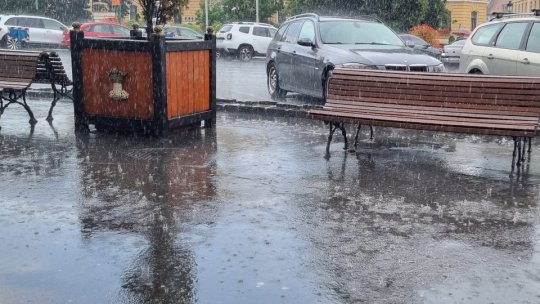 Ploi, vânt puternic și chiar grindină, inclusiv la Brașov