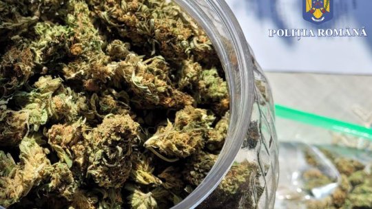 Traficanți de droguri, prinși de polițiștii brașoveni