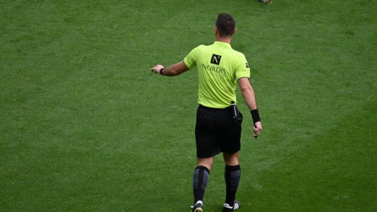 Barbu îl arbitrează pe Lucescu