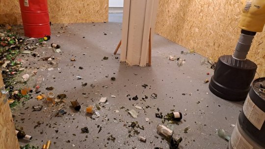 Sparge lucruri pe banii tăi, fără să te reclame vecinii, în Sala de Spart