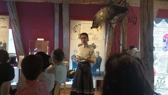 În vremurile de altădată, era nepoliticos să saluți o doamnă