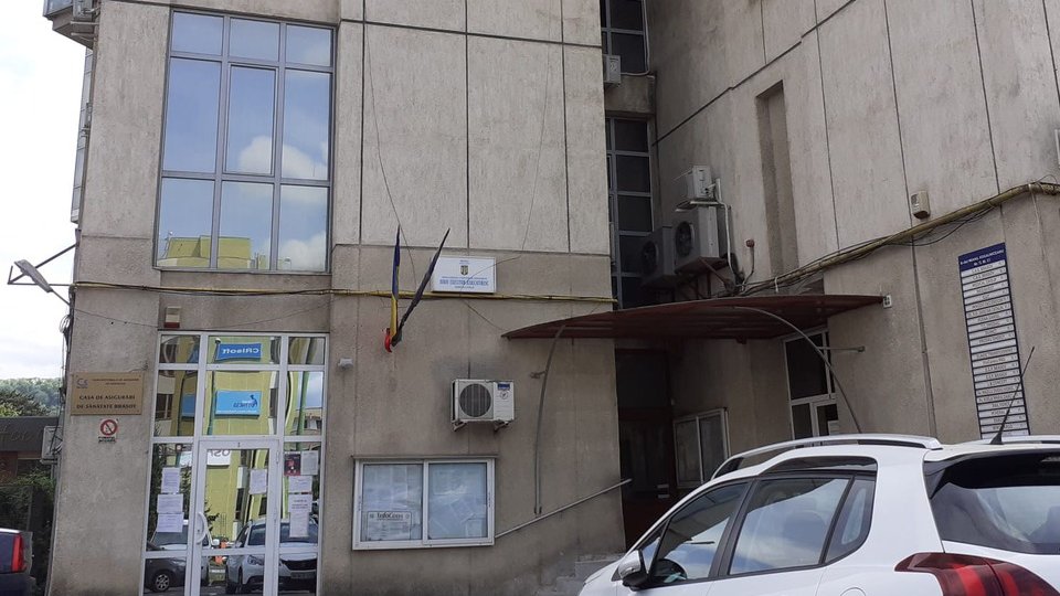 Elevii și studenții de până în 26 de ani care își continuă studiile sunt asigurați ai sistemului de sănătate