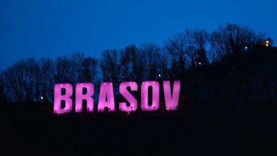 Literele de pe Tâmpa vor fi iluminate în culoarea roz