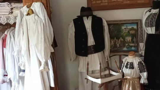 Zeci de vizitatori, aseară, la Muzeul de Pânze și Povești din Mândra