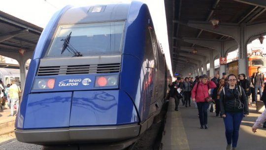 Elevii și studenţii pot merge din nou cu trenul, cu bilete la preţ redus
