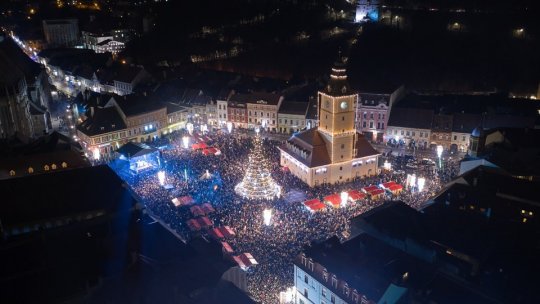 AUDIO Mii de brașoveni și turiști au petrecut în Piața Sfatului noaptea de Revelion