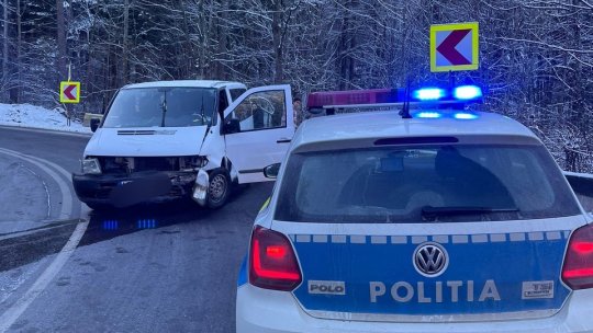 Microbuz implicat într-un accident pe DN73A