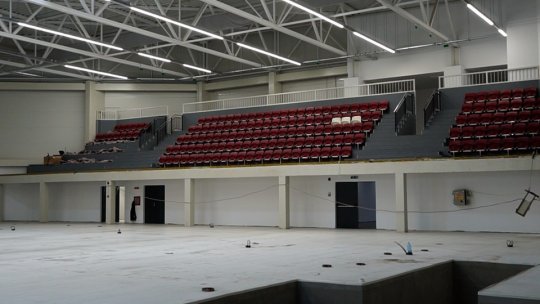 Sala de sport de la Școala Gimnazială nr. 2, în continuare cu lacătul pe ușă