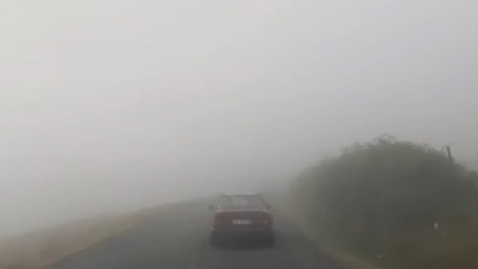 Atenție, șoferi! Vizibilitate scăzută pe drumurile din mai multe județe!