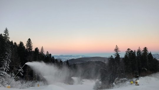 Ger și ceață, în Poiana Brașov! Atenție, schiori: se produce zăpadă artificială pe mai multe pârtii