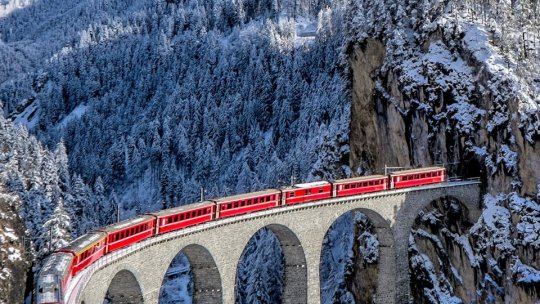 Aproape 1500 de tineri din România vor călători, gratuit, cu trenul, în Europa