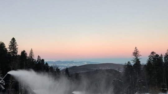 Starea pârtiilor din Poiana Brașov, luni, 15 ianuarie. Se schiază în condiții bune inclusiv în zona inferioară a Masivului Postăvarul