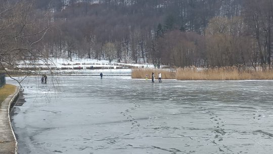 AUDIO Patinaj pe Lacul Noua, distracție sau inconștiență?