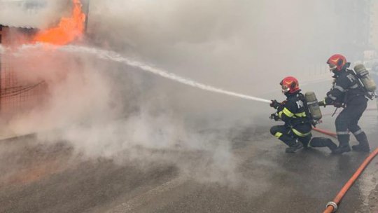 Incendiu în Șcheii Brașovului. Pericol de explozie