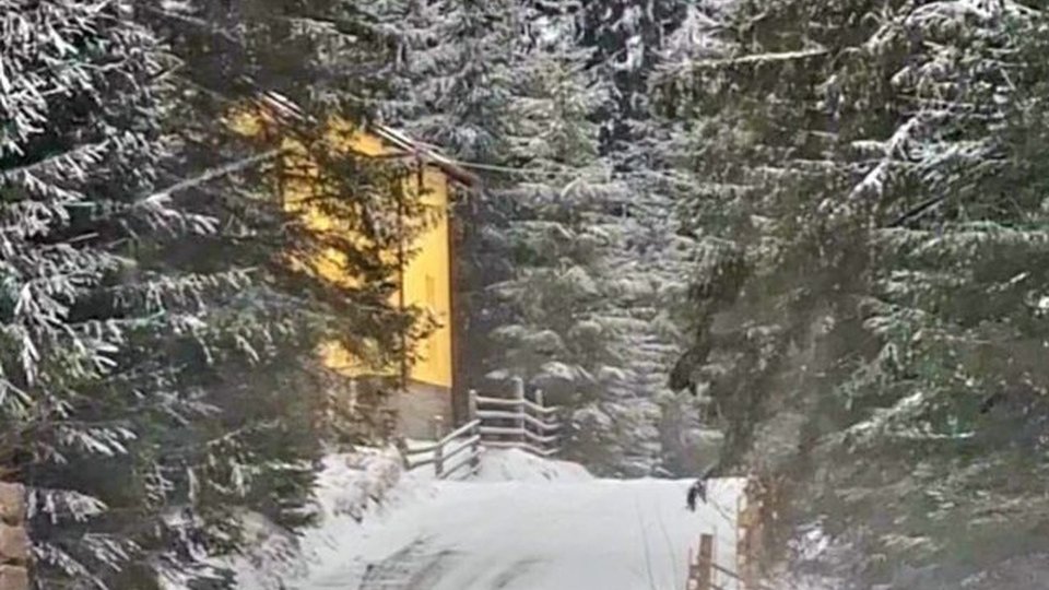 ANM: Informare meteo de ploi, ninsori și vânt puternic, până vineri dimineața