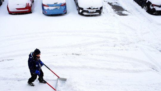 Municipalitatea le amintește brașovenilor că au obligația să curețe zăpada din fața proprietăților