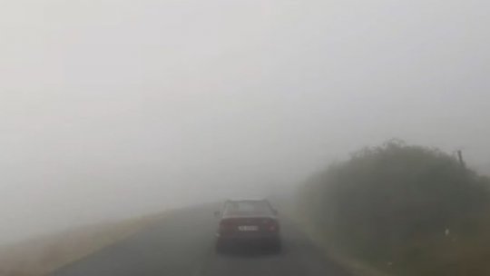 Atenție, șoferi! Ceață densă pe mai multe drumuri din județele Brașov, Covasna și Harghita