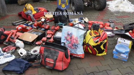 Percheziții într-un dosar de cămătărie și șantaj