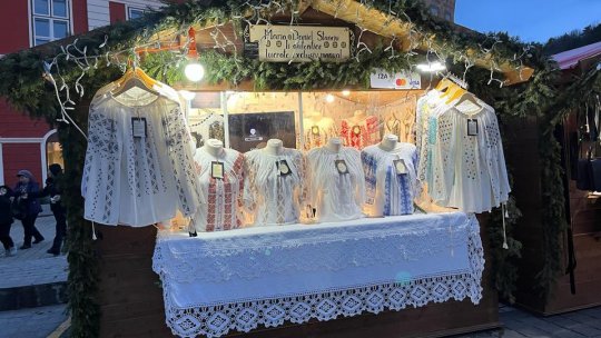 "Steaua reginei", la vânzare la Târgul de Crăciun din Piața Sfatului Brașov