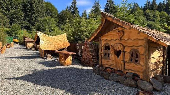 Satul Spiridușilor de lângă Brașov, deschis din 1 decembrie