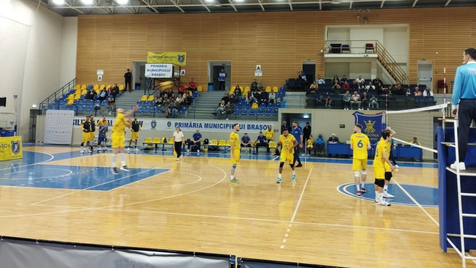 Volei: Corona Brașov a început sezonul intern cu o victorie