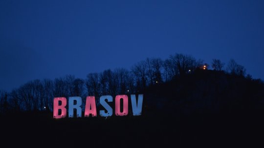 Literele de pe Tâmpa, în culorile roz și bleu