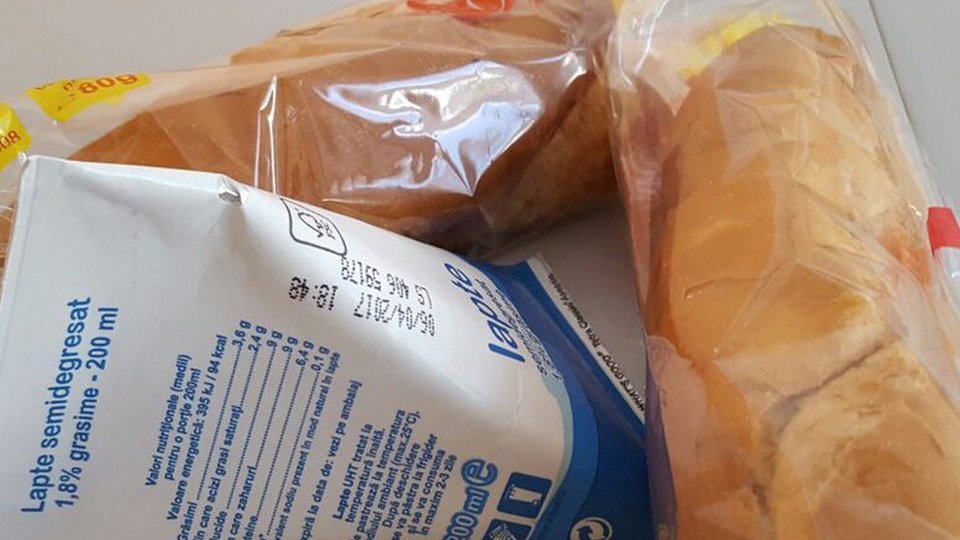 Școlarii din municipiul Brașov vor mai sta o perioadă fără corn și lapte