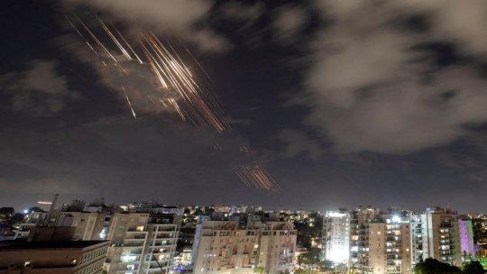 Iranul confirmă că a lansat 200 de rachete împotriva Israelului