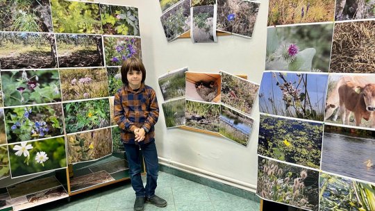 Fotograf la doar 8 ani, Hugo și-a expus lucrările la Biblioteca Județeană George Barițiu Brașov