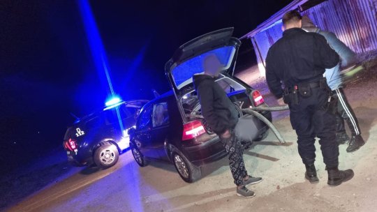 Prinși de jandarmi în timp ce furau 90 kg de cabluri de cupru