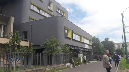 3 licee din județul Brașov, decorate de președintele României