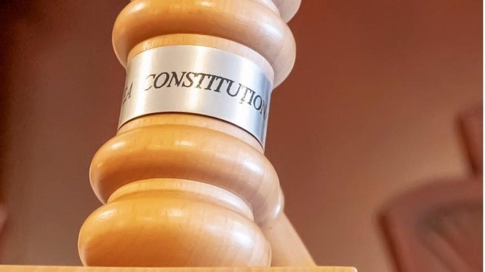 Contestaţii cu privire la unele candidaturi pentru funcţia de preşedinte