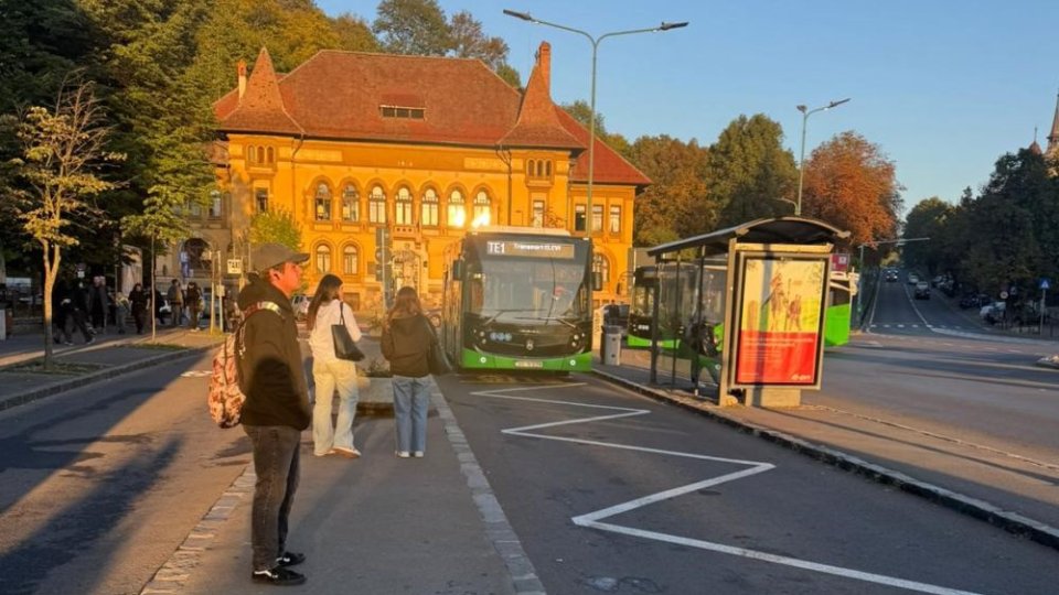 De luni, RATBV reia transportul elevilor și cadrelor didactice
