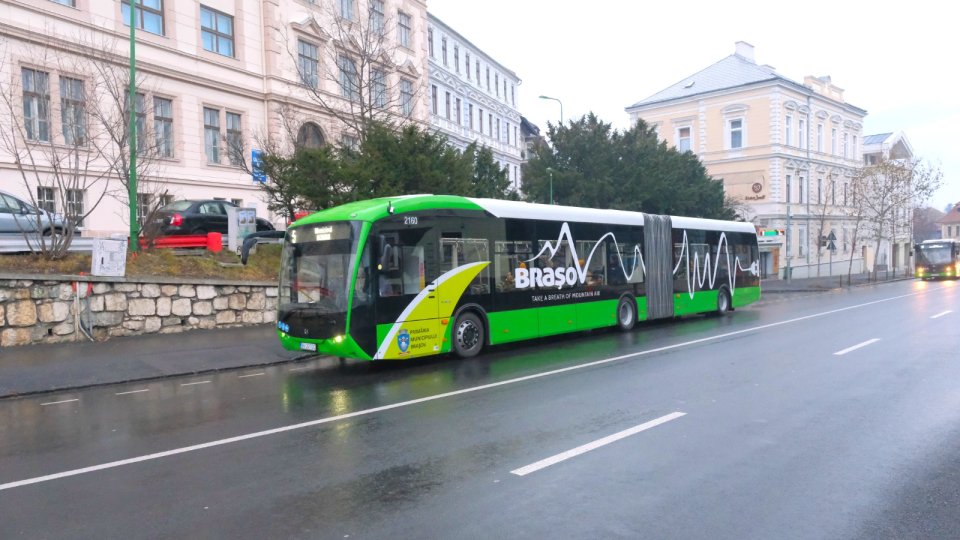 Se reia circulația mijloacelor de transport în comun pe strada Lungă, pe direcția centru - Bartolomeu